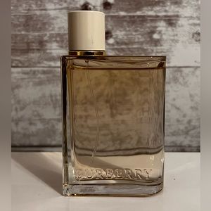 Burberry Her perfume